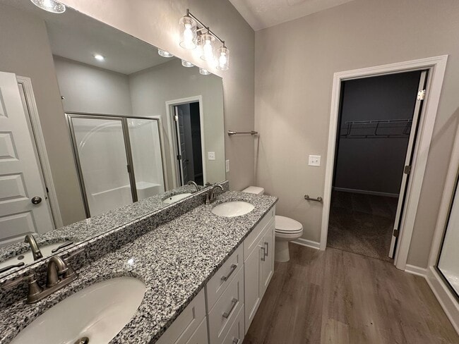 Building Photo - Brand New Townhome In Shelbyville - MOVE I...