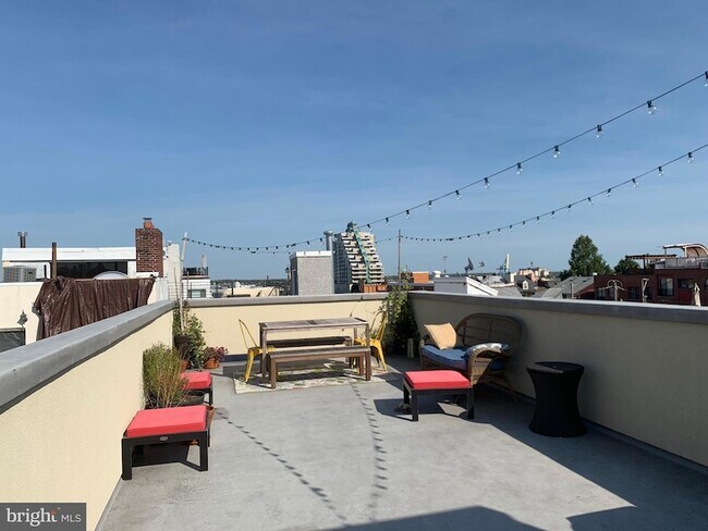 Building Photo - 617 S 2nd St