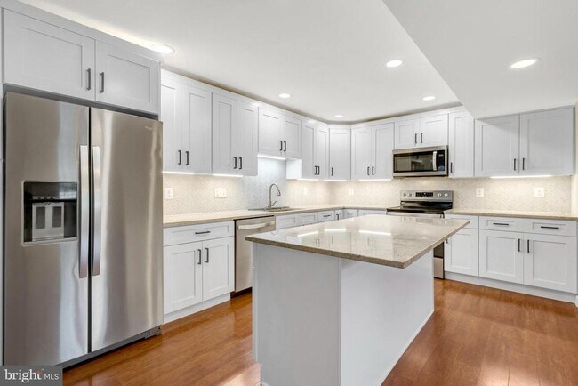 Building Photo - 6805 Reynard Dr