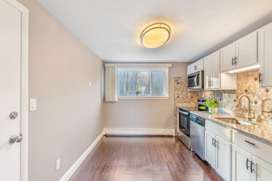 Building Photo - 10 Woodcrest Ct