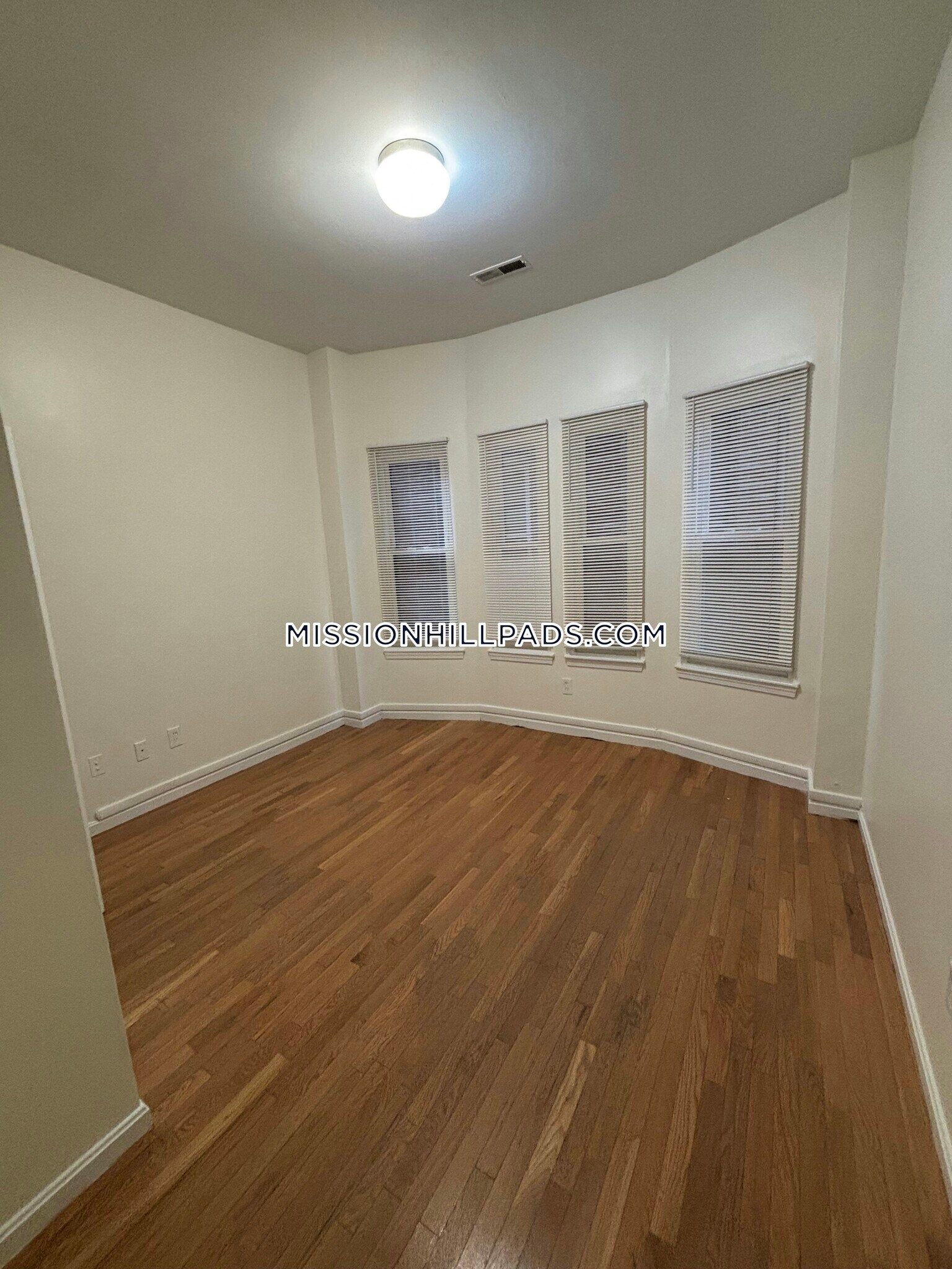 Building Photo - 1460 Tremont St