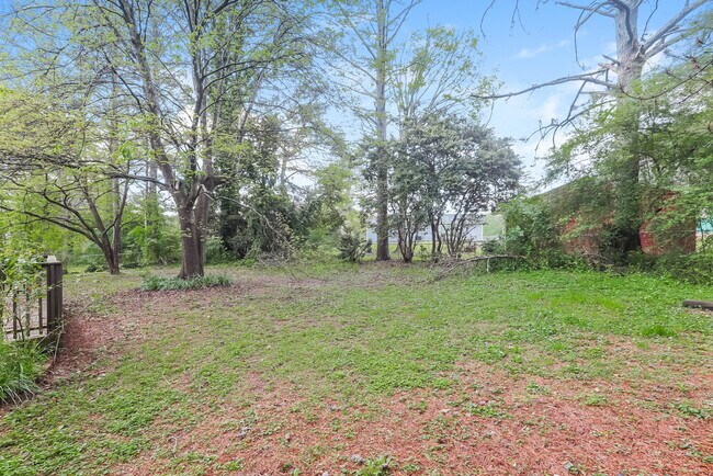Building Photo - 583 Lakeridge Cir SE