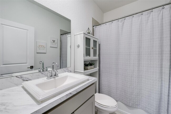 Building Photo - 561 NE 5th Terrace