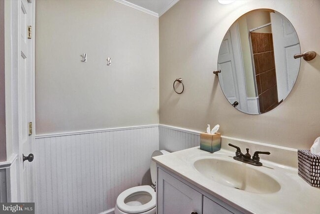 Building Photo - 722 Genessee St