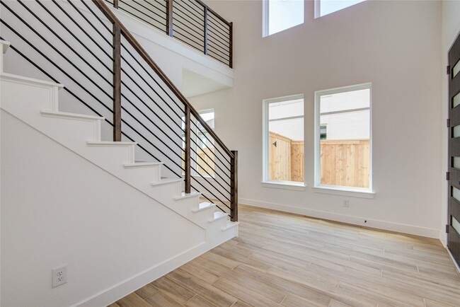 Building Photo - 21803 Fitzroy Mnr Ln