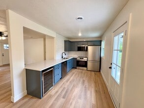 Building Photo - Newly Remodeled Home near KSU Football Sta...