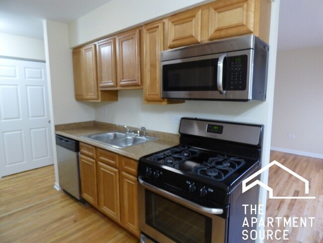 Primary Photo - 1626 W Estes Ave