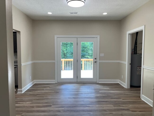 Building Photo - Stunning One Level Home located in central Johnson City!  