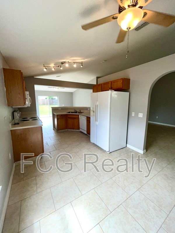Building Photo - 5819 Windridge Dr