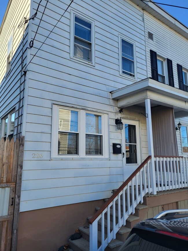Primary Photo - 226 Green St