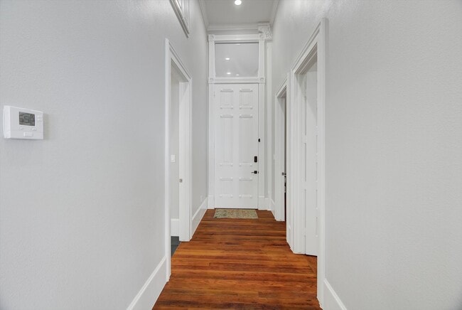 Building Photo - 2206 The Strand