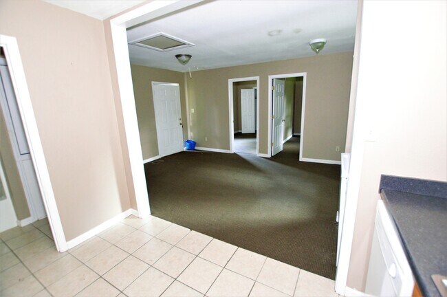 Building Photo - Shelby Street Triplex