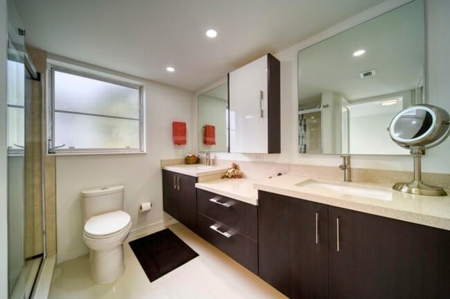 Building Photo - 535 Oaks Dr