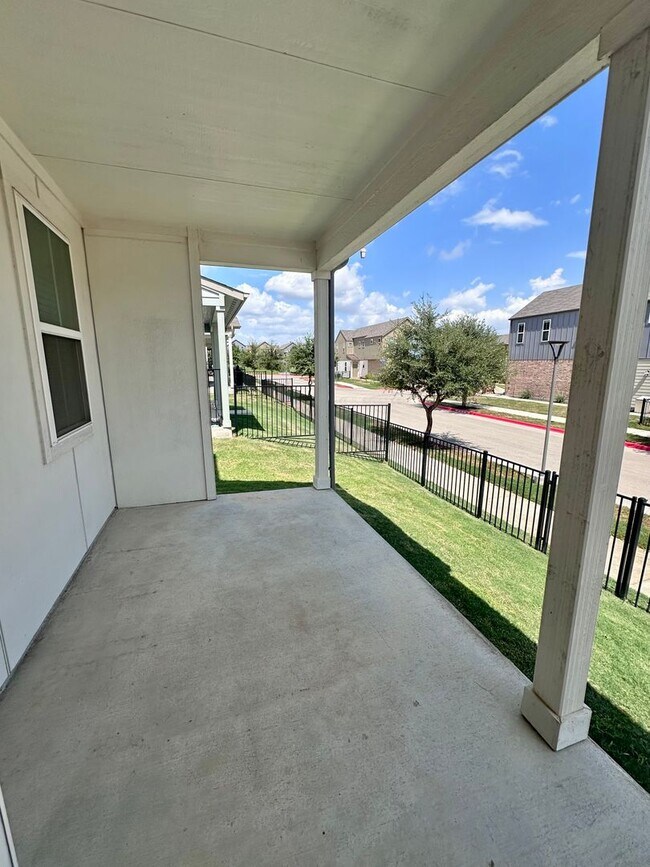 Building Photo - Modern 3-Bedroom, 2.5-Bathroom in Easton Park!