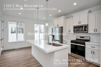 Building Photo - Upscale Living in a Prime Location!