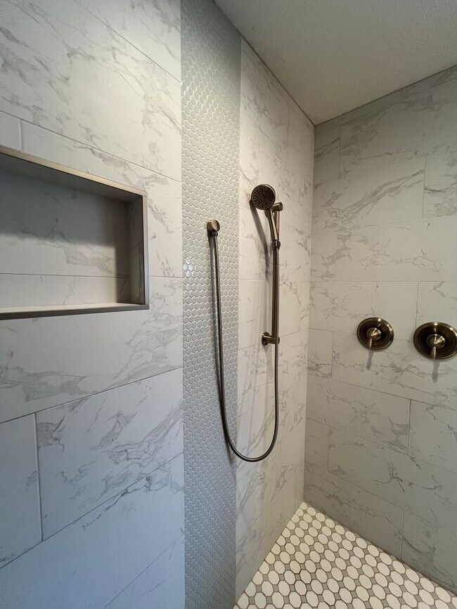 Building Photo - Executive Living