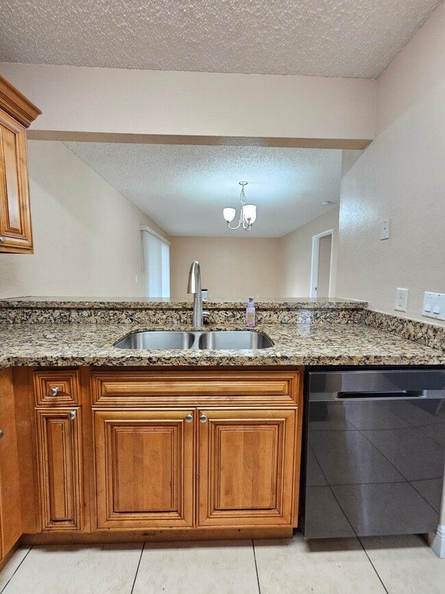 Building Photo - 1543 Lake Crystal Dr