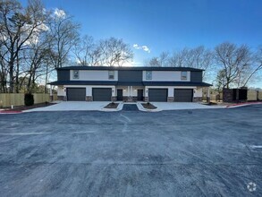 Building Photo - Stunning 2 Bed 2.5 Bath 1 Car Garage Townh...