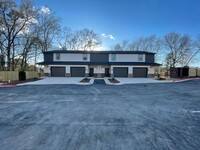 Building Photo - Stunning 2 Bed 2.5 Bath 1 Car Garage Townh...