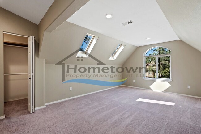 Building Photo - Beautiful Craftsman Home with Amazing Back...