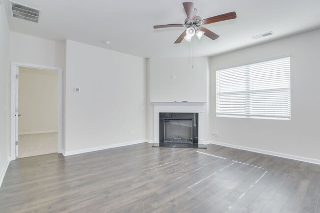 Building Photo - 1115 Sims Dr
