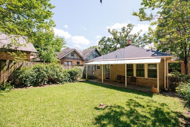 Building Photo - Yellow Bungalow in Hillcrest