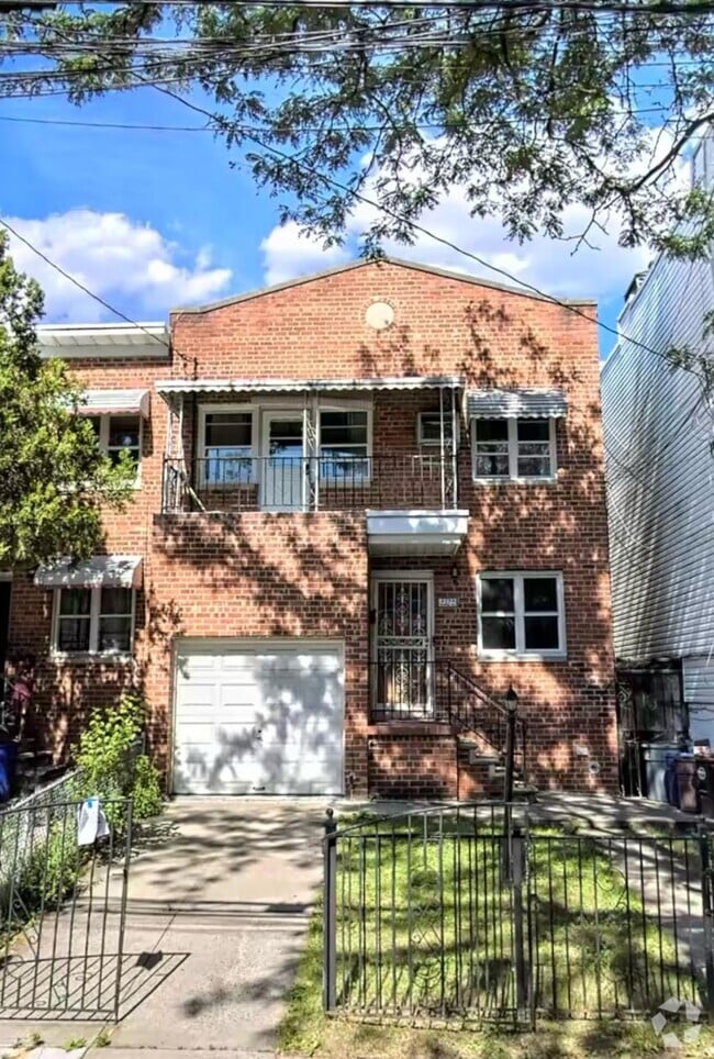 Building Photo - 4134 Wickham Ave