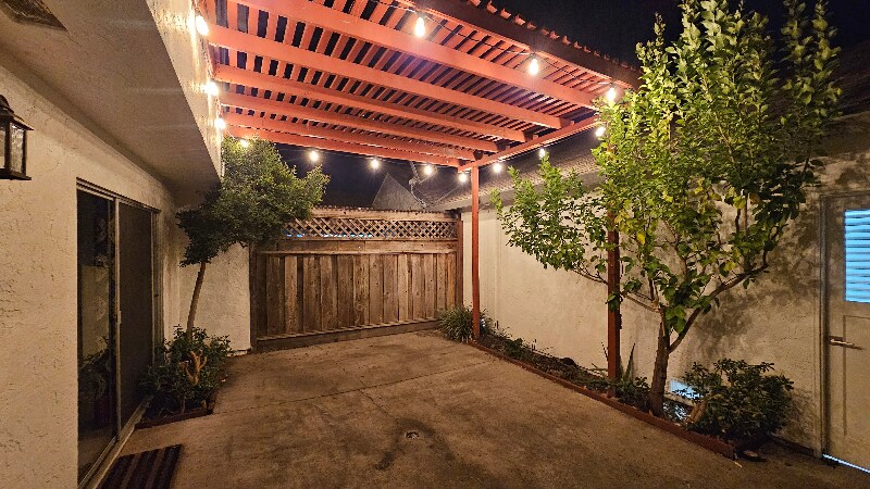 Building Photo - 675 Auburn Way