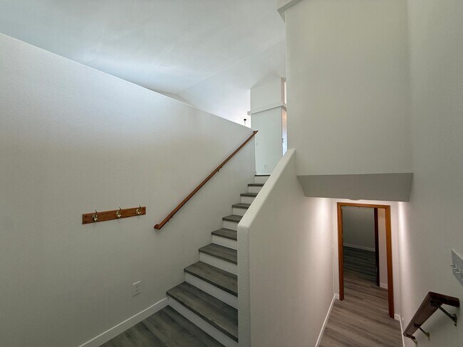 Building Photo - 7915 E Woodland Park Dr