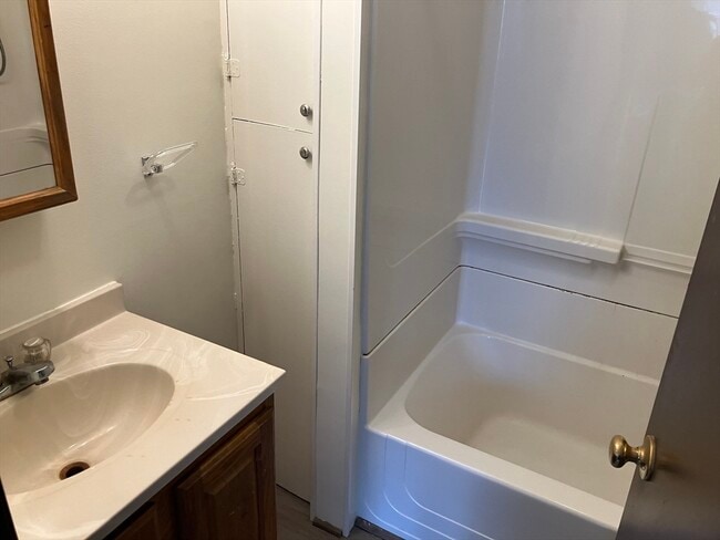 Building Photo - 37 Lawn St