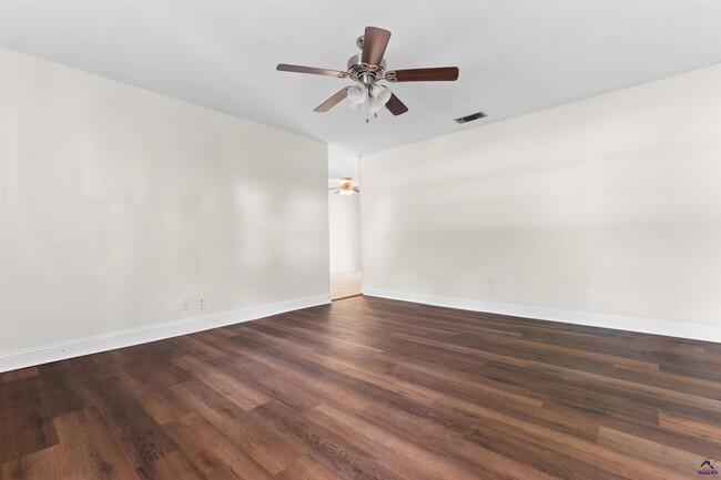 Building Photo - 846 S Forest Lake Dr