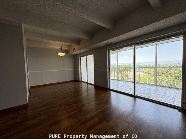 Building Photo - Beautiful 2 bedroom 2 bath condo!  Updated!