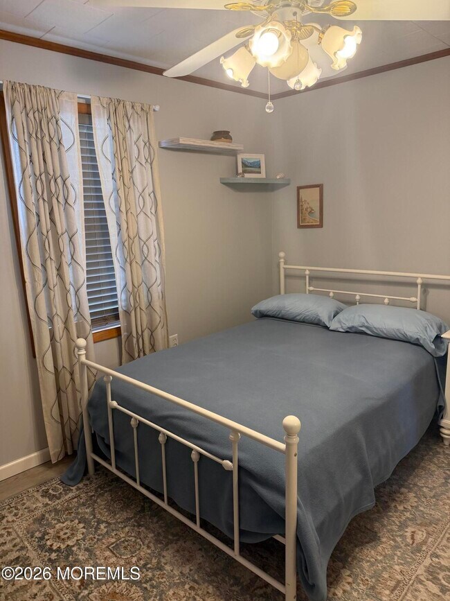 Building Photo - 410 8th Ave