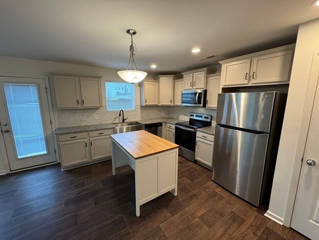 Building Photo - 509 Falls Ln
