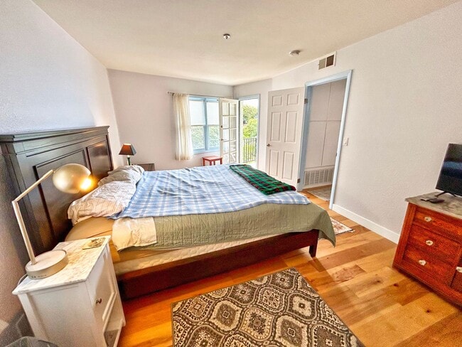 Building Photo - Steps to the beach from this Ocean View Condo with 2 car garage