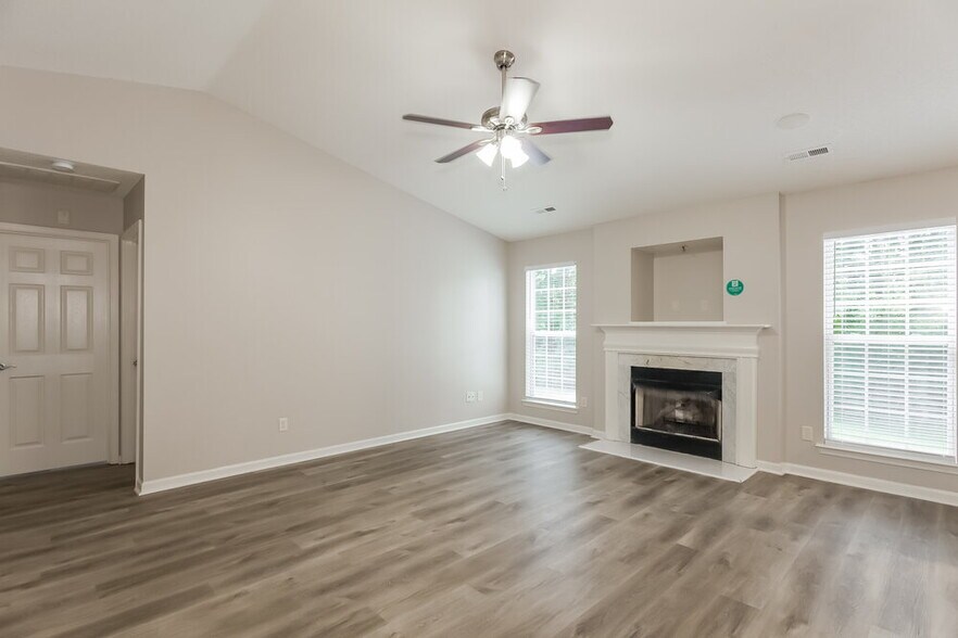 Building Photo - 1610 Royal Tree Ct