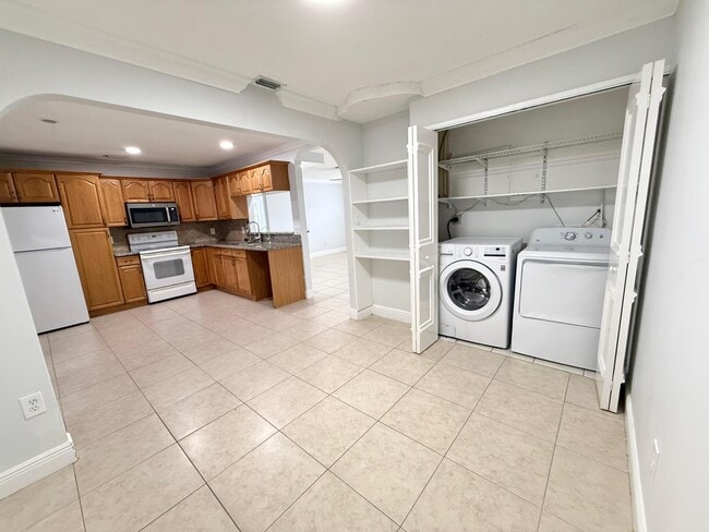 Building Photo - 1501 Meridian Rd