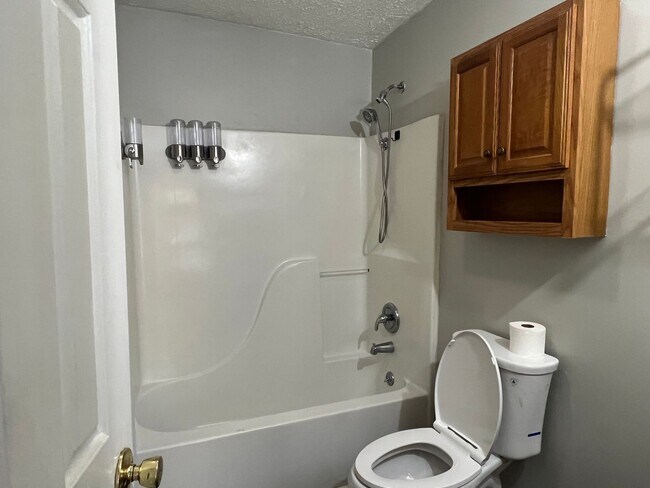 Building Photo - 2 bed 1 bath Kingsport - off of Fort  Henr...