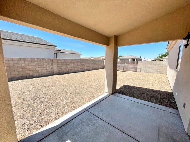 Building Photo - Great 3 Bedroom Home near Hualapai School!