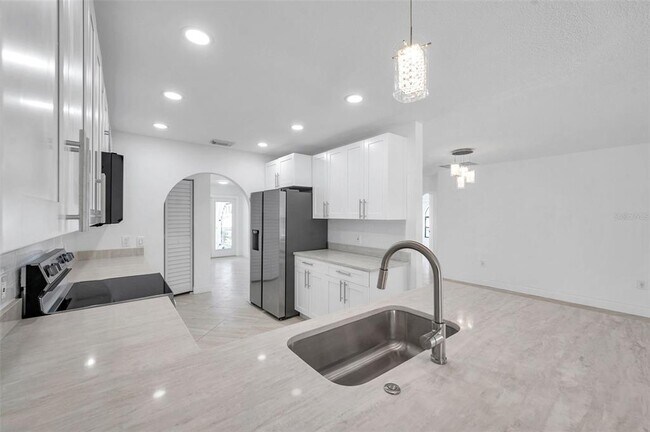 Building Photo - 13836 Darlene Ave