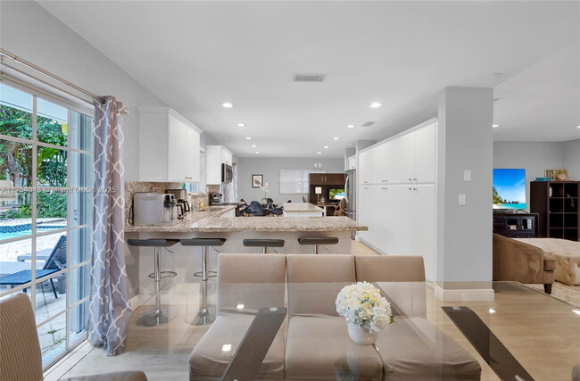 Building Photo - 7711 Coquina Dr