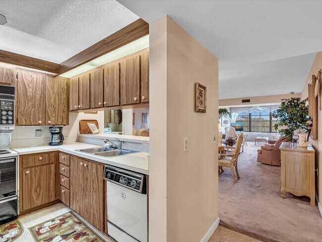 Building Photo - 6049 Balboa Cir