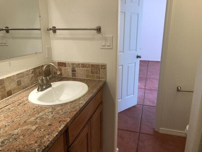 Building Photo - 1703-E Lomas Blvd NW