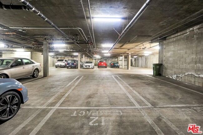 Building Photo - 1410 N Curson Ave