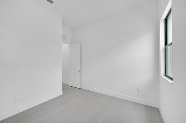 Building Photo - 13917 Vivant Dr