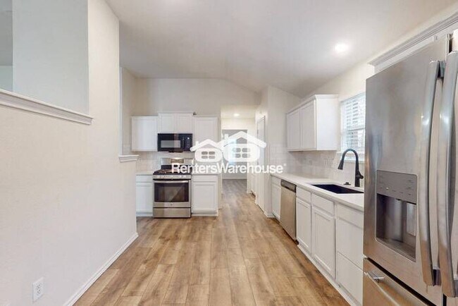 Building Photo - READY FOR MOVE-IN, 3-BEDROOM, 2-BATH HOME ...