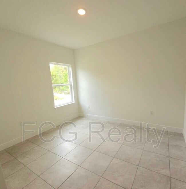 Building Photo - 464 Marion Oaks Dr
