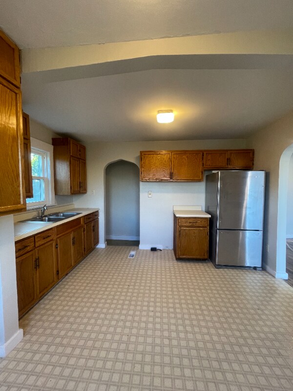 Building Photo - 1315 W Commerce St