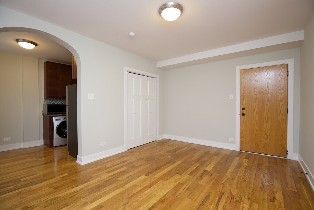 Building Photo - 555 W Arlington