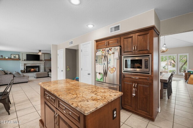 Building Photo - 6052 Bandolero Dr